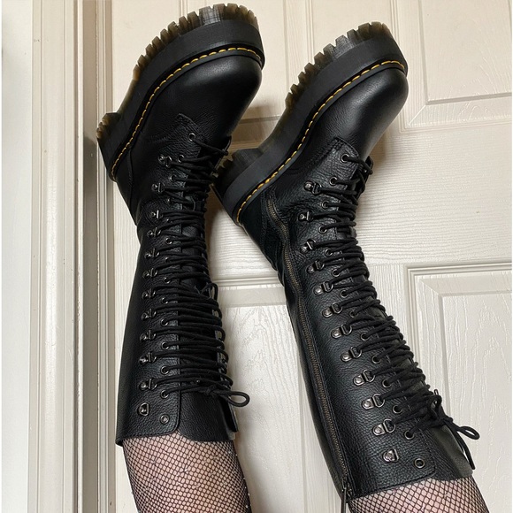 Dr. Martens Shoes - Dr Marten’s 1B60 Max hardware size women’s 7